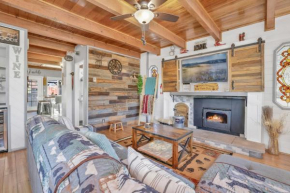 Jay Bird Landing Escape- Hot Tub- Central Location